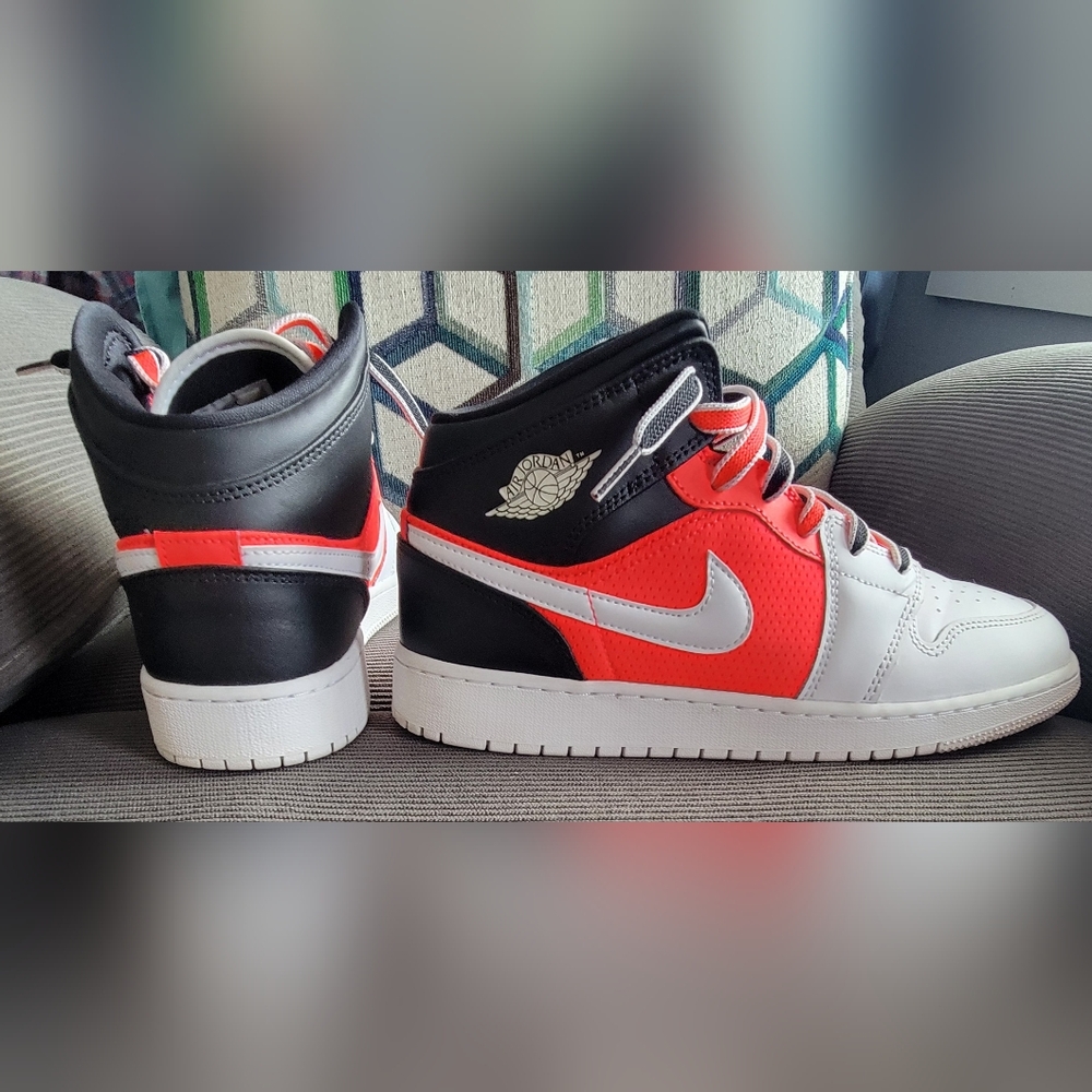 Kids Jordan Shoes - White and /OrangeRed